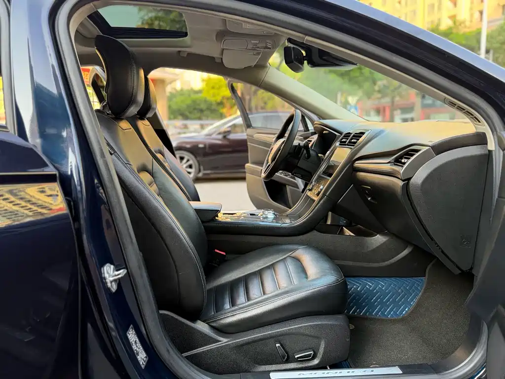Ford Mondeo — миниатюра 7