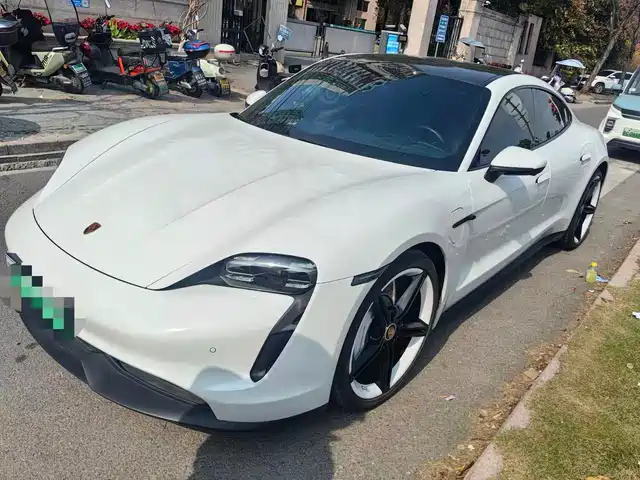 PORSCHE TAYCAN 2024