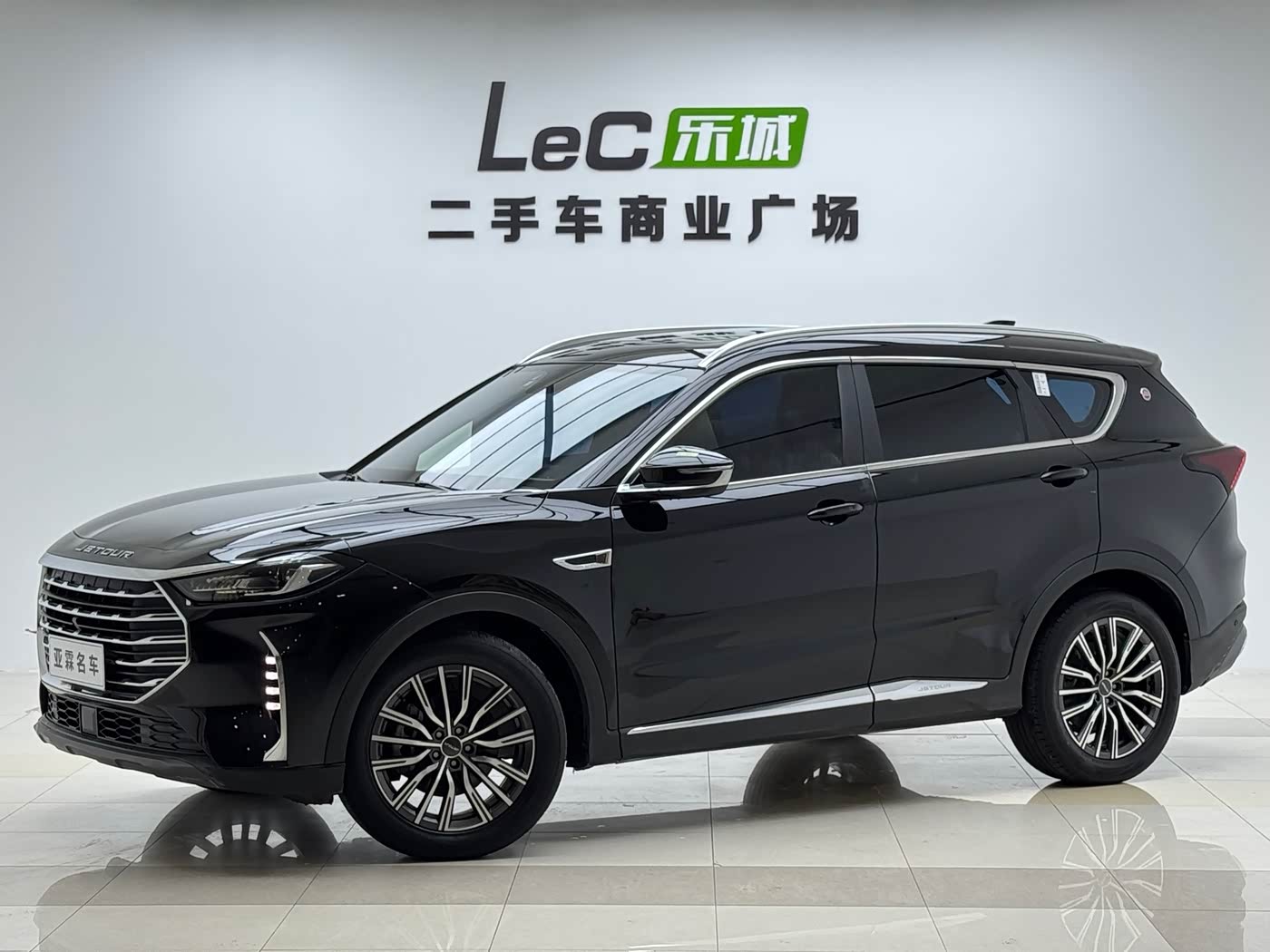 Jetour Jetour X70 PLUS 1.5 л 2023 г. Чёрный, пробег 42000 км