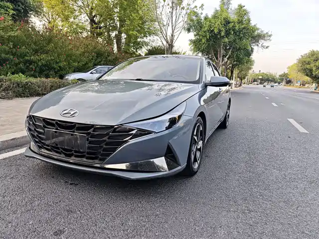 HYUNDAI ELANTRA