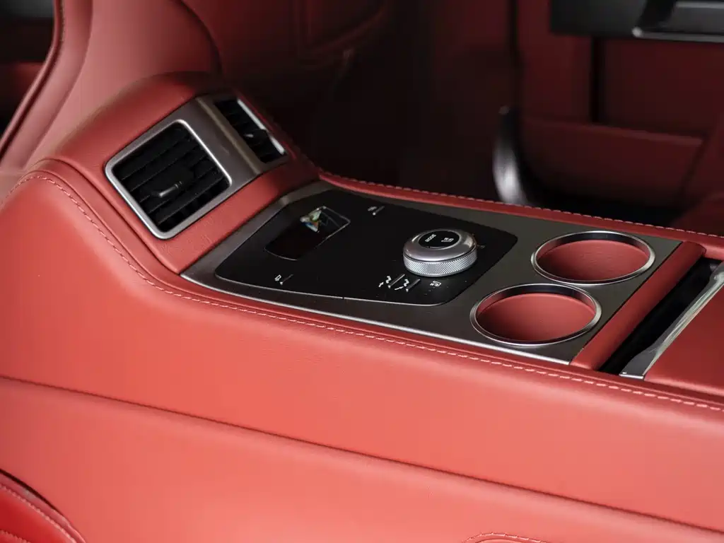 Aston Martin Rapide — миниатюра 20