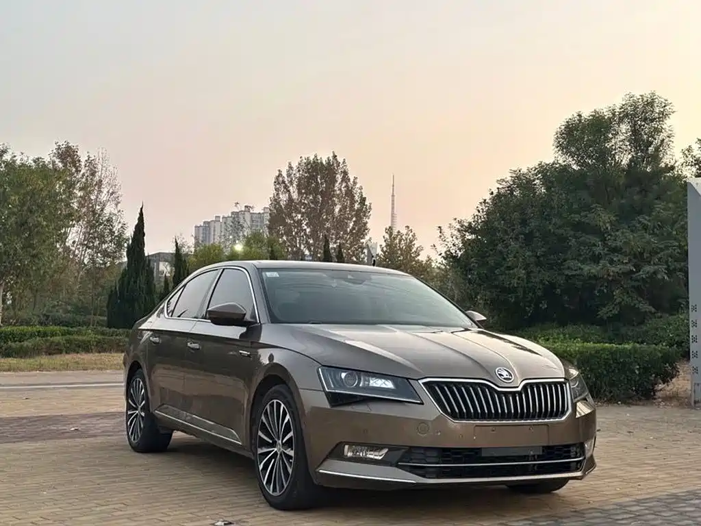 Skoda Superb — миниатюра 3
