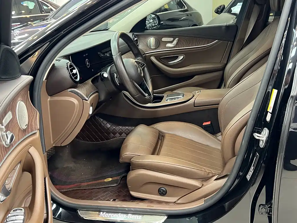 Mercedes-Benz E-Class — миниатюра 5