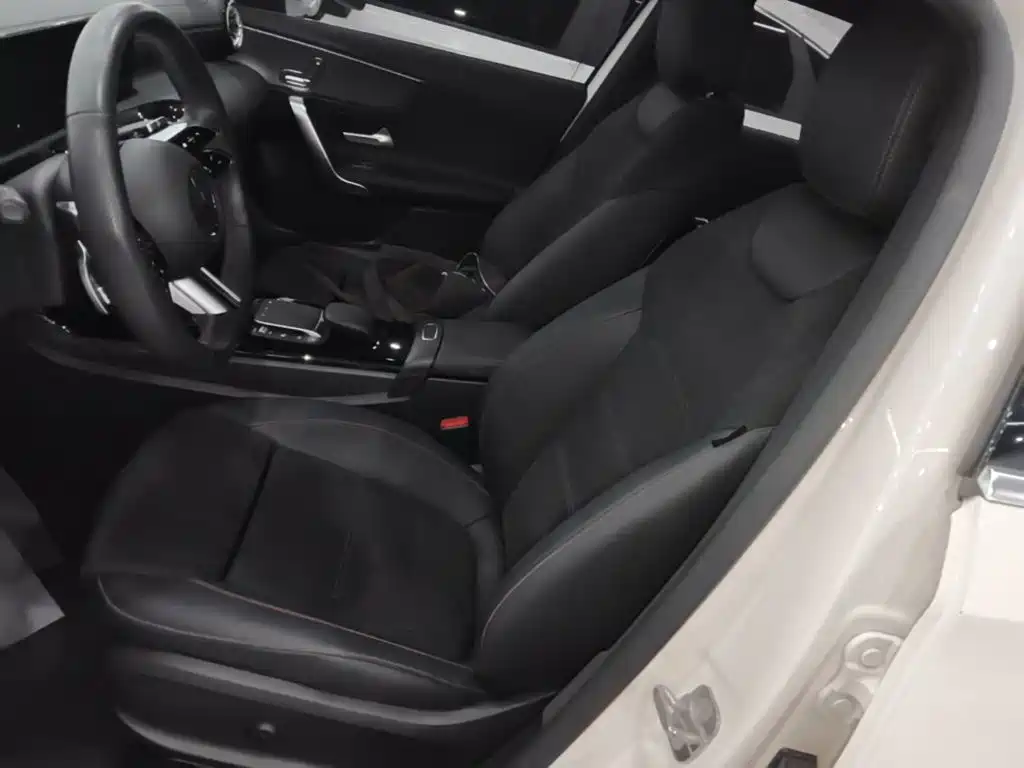Mercedes-Benz A-Class 2024 — фото 14