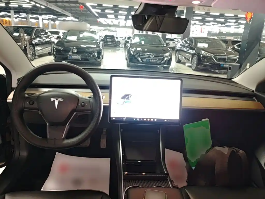 Tesla Model 3 — миниатюра 10