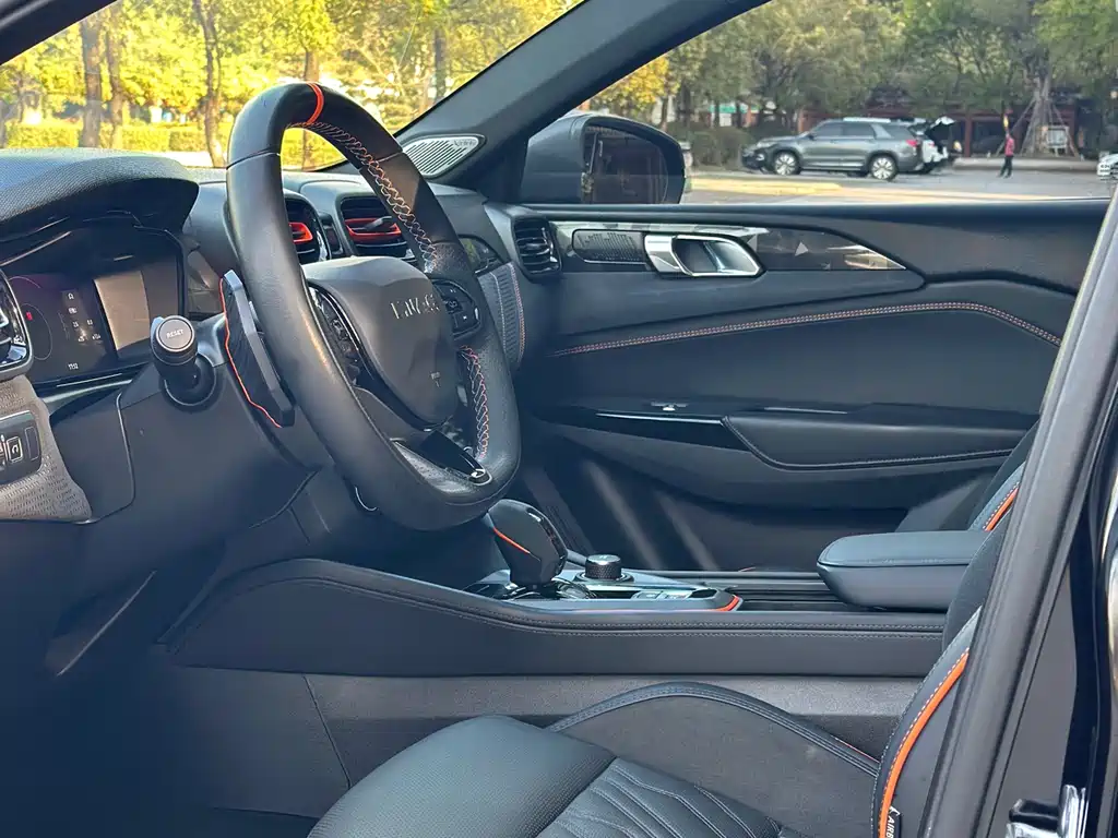 LYNK & CO. 02 HATCHBACK