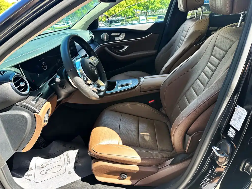 Mercedes-Benz E-Class — миниатюра 11