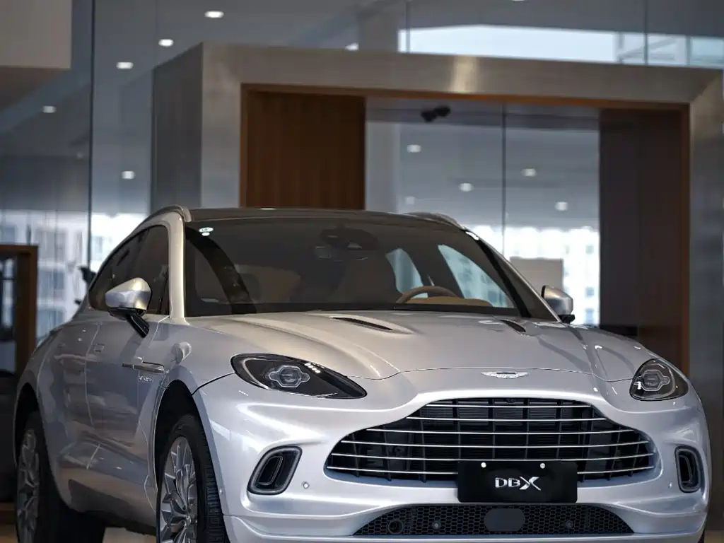 Aston Martin DBX 2023