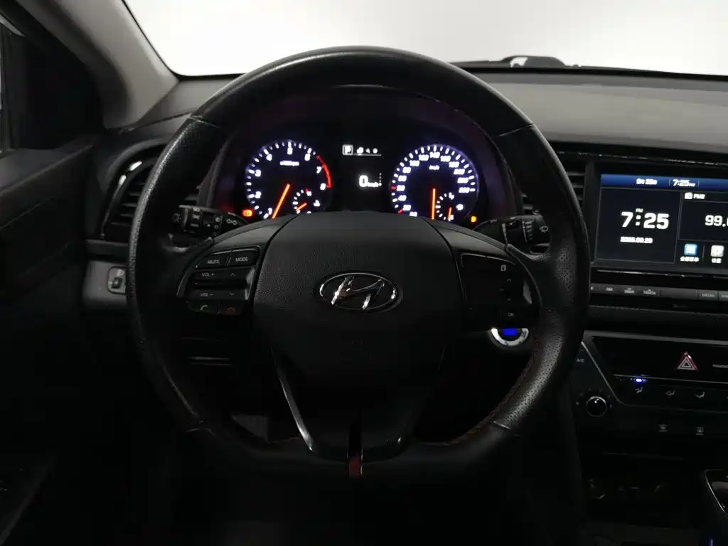 Hyundai Elantra — миниатюра 11