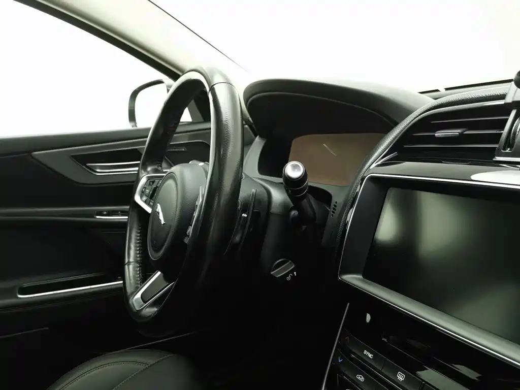 Jaguar XEL — миниатюра 22