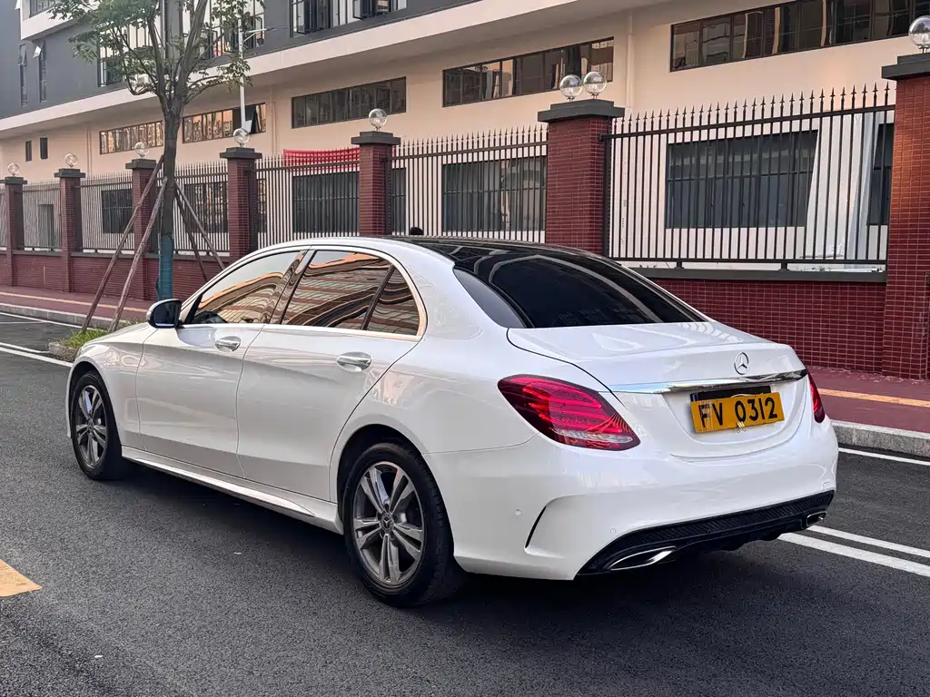 Mercedes-Benz C-Class — миниатюра 6