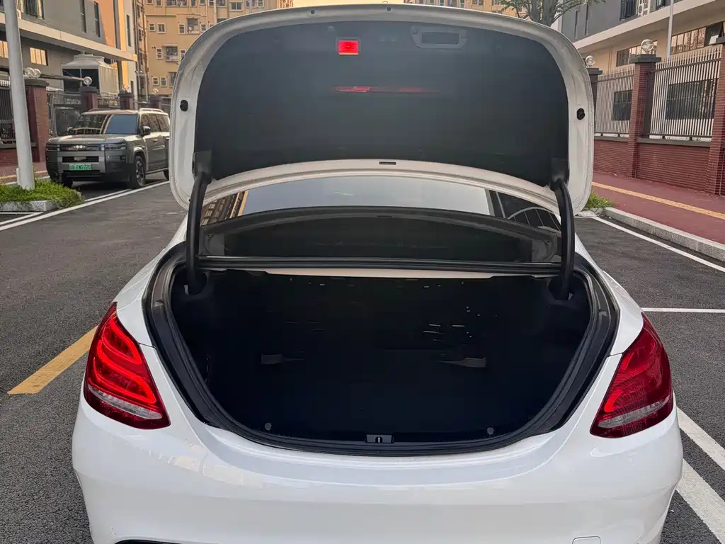 Mercedes-Benz C-Class — миниатюра 17