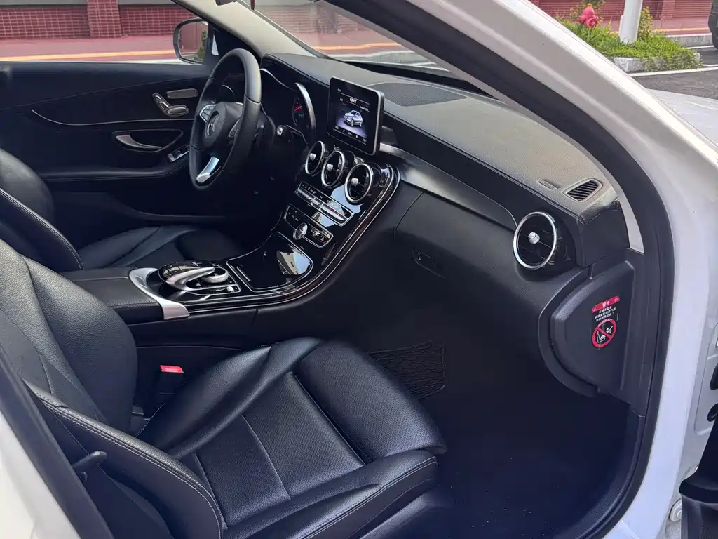 Mercedes-Benz C-Class — миниатюра 11