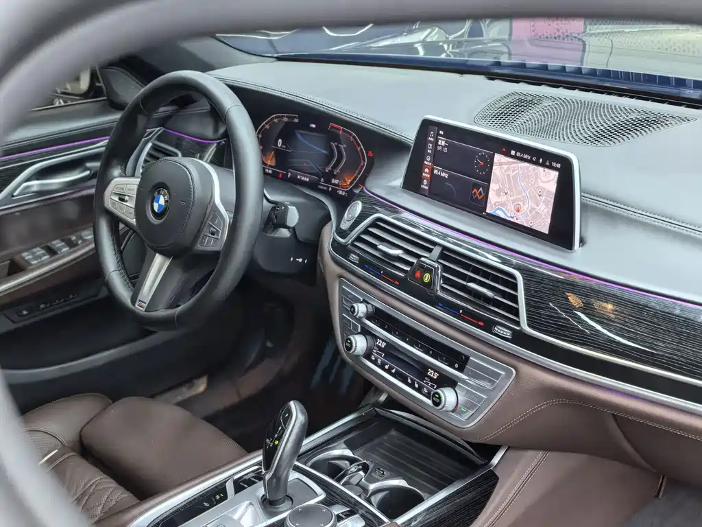 BMW 7 Series — миниатюра 27