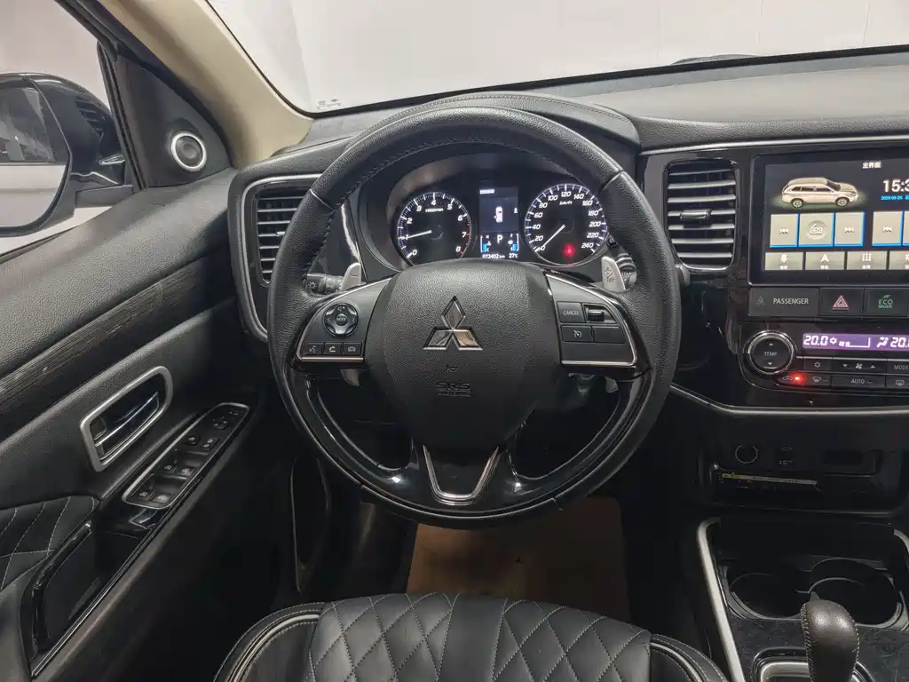 MITSUBISHI OUTLANDER