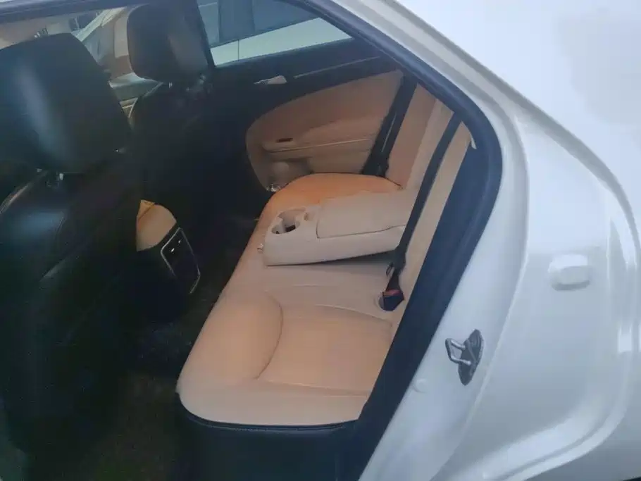 Chrysler 300C — миниатюра 11