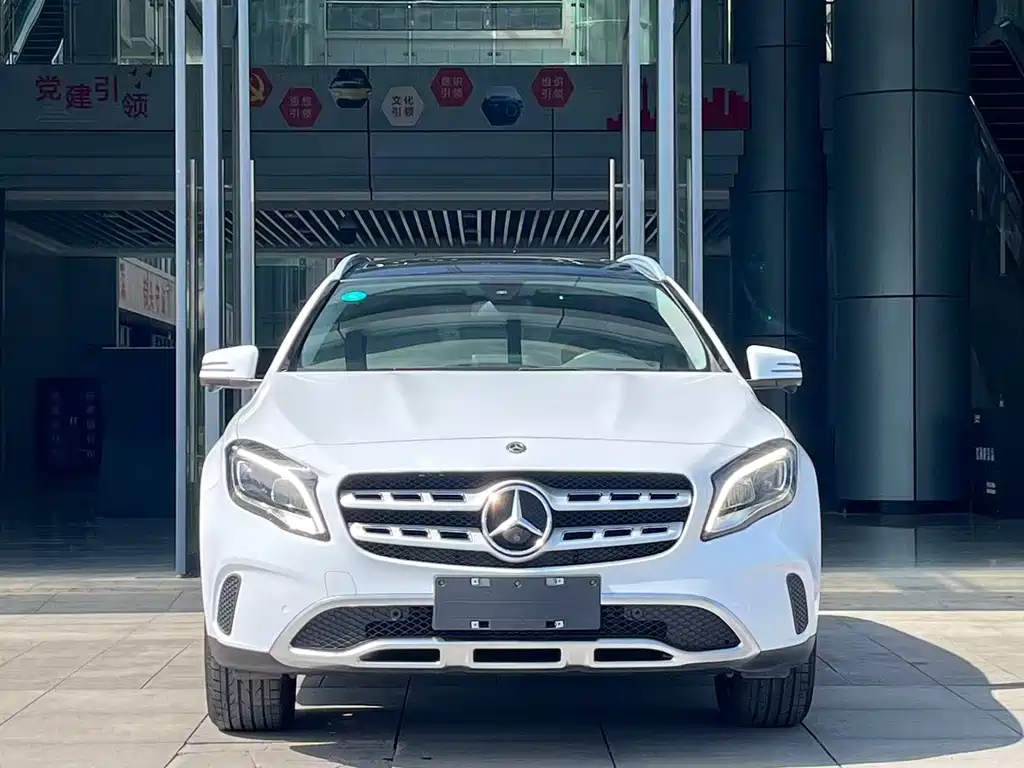 MERCEDES-BENZ  GLA