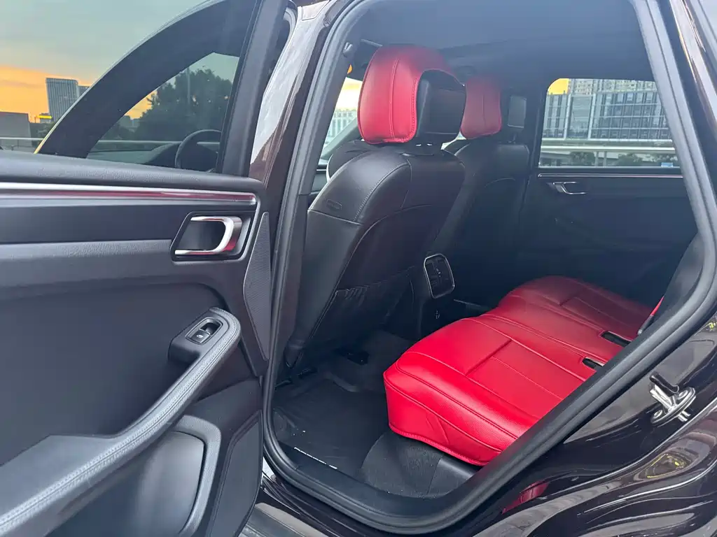 Porsche Macan — миниатюра 5