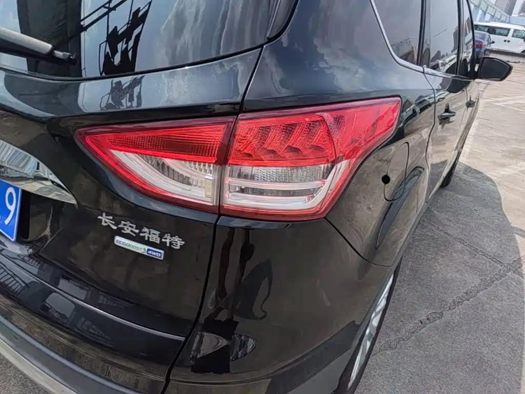 Ford Kuga — миниатюра 24
