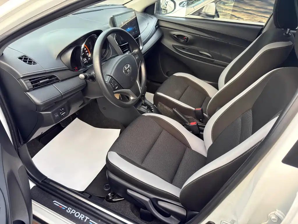 Toyota Yaris L — миниатюра 4