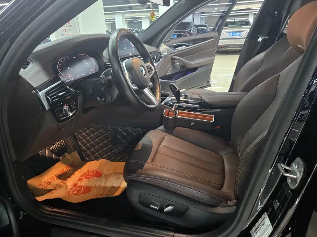 BMW 5 Series — миниатюра 9