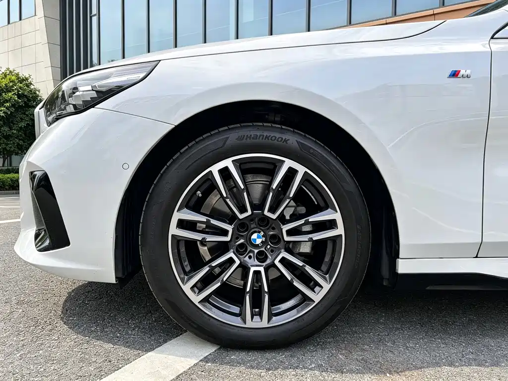 BMW 5 Series — миниатюра 18
