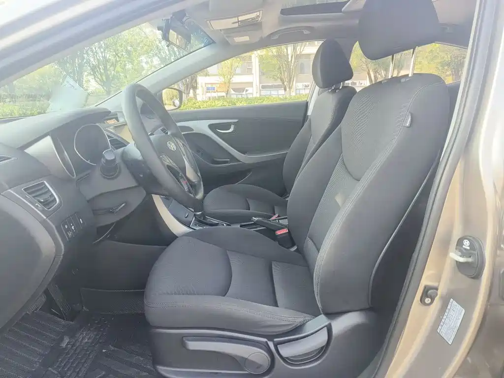 Hyundai Elantra Langdong — миниатюра 12