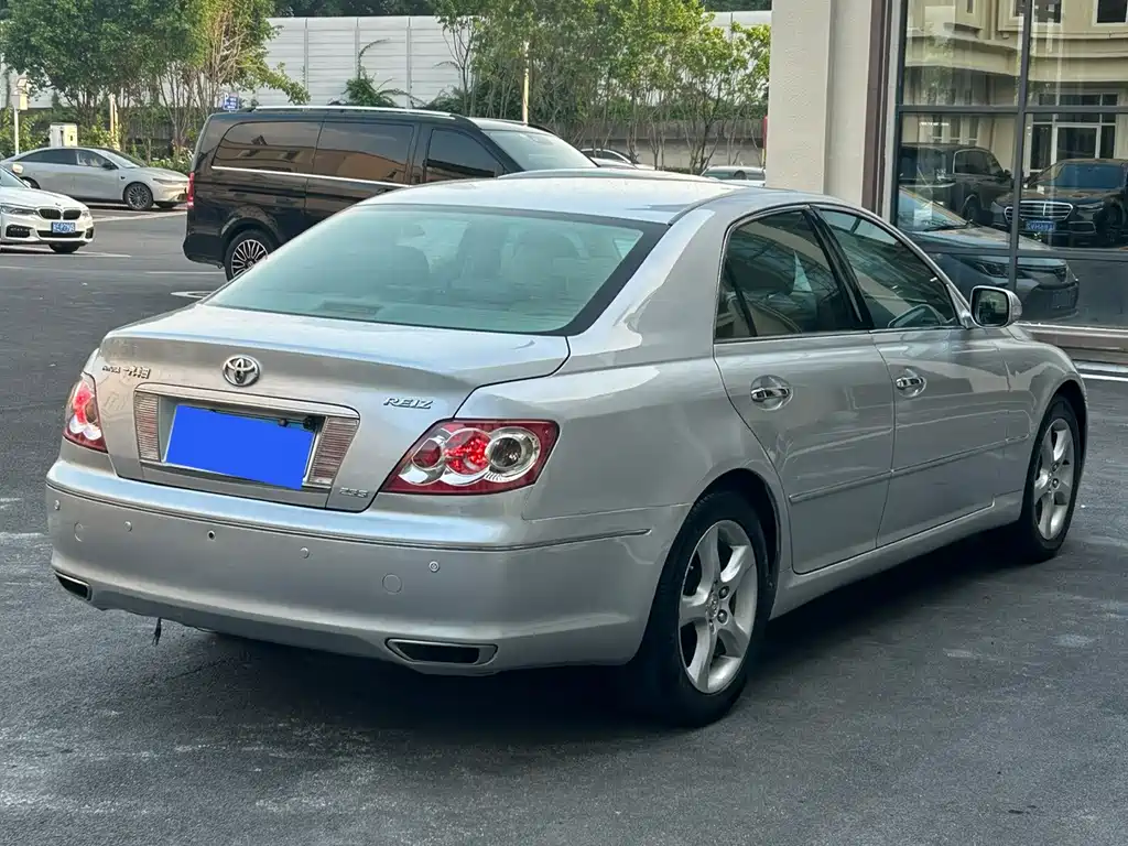Toyota Reiz — миниатюра 4