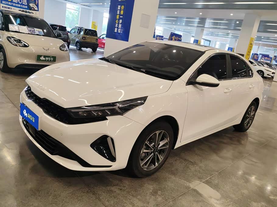 Kia K3 1.5 л 2025 г. Белый, пробег 17300 км
