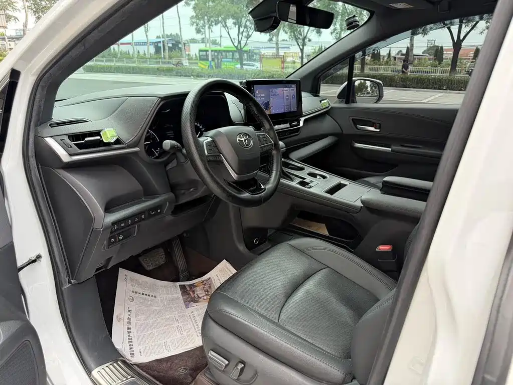 Toyota Sienna — миниатюра 10