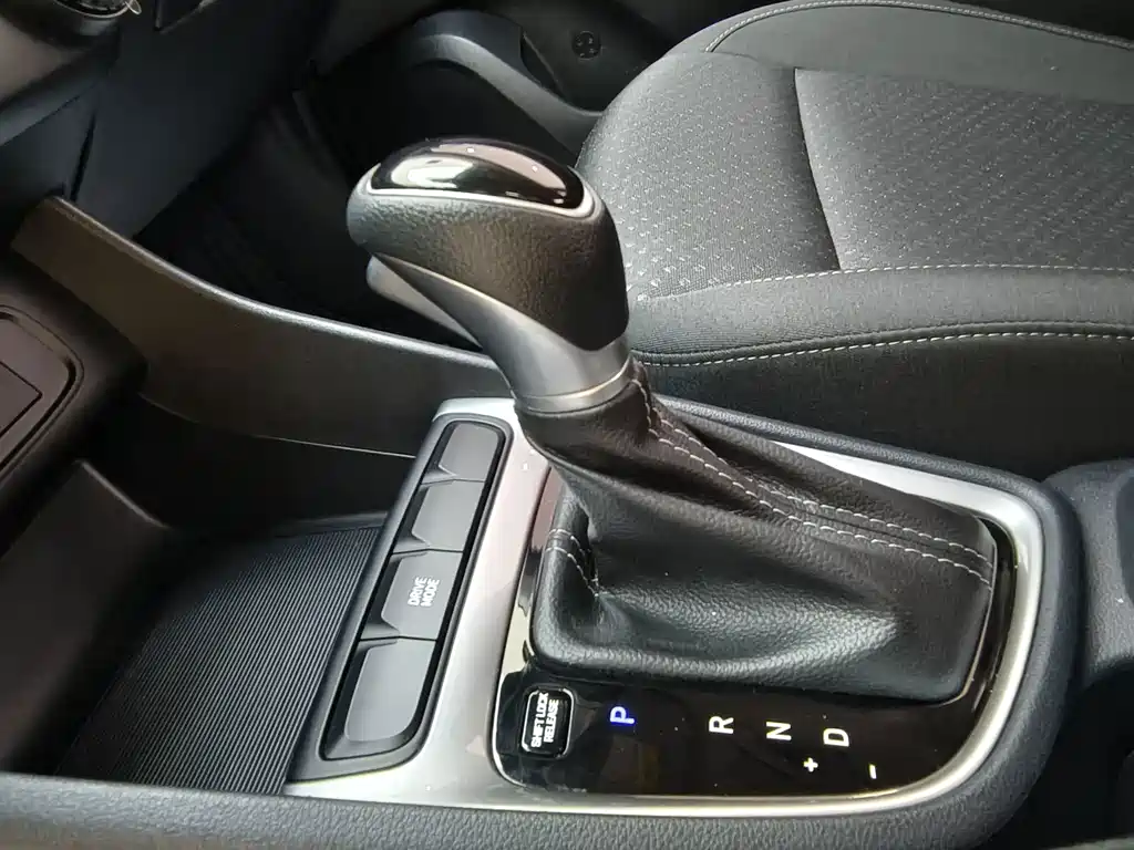 Hyundai Elantra — миниатюра 14