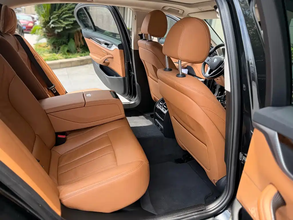 BMW 5 Series — миниатюра 5