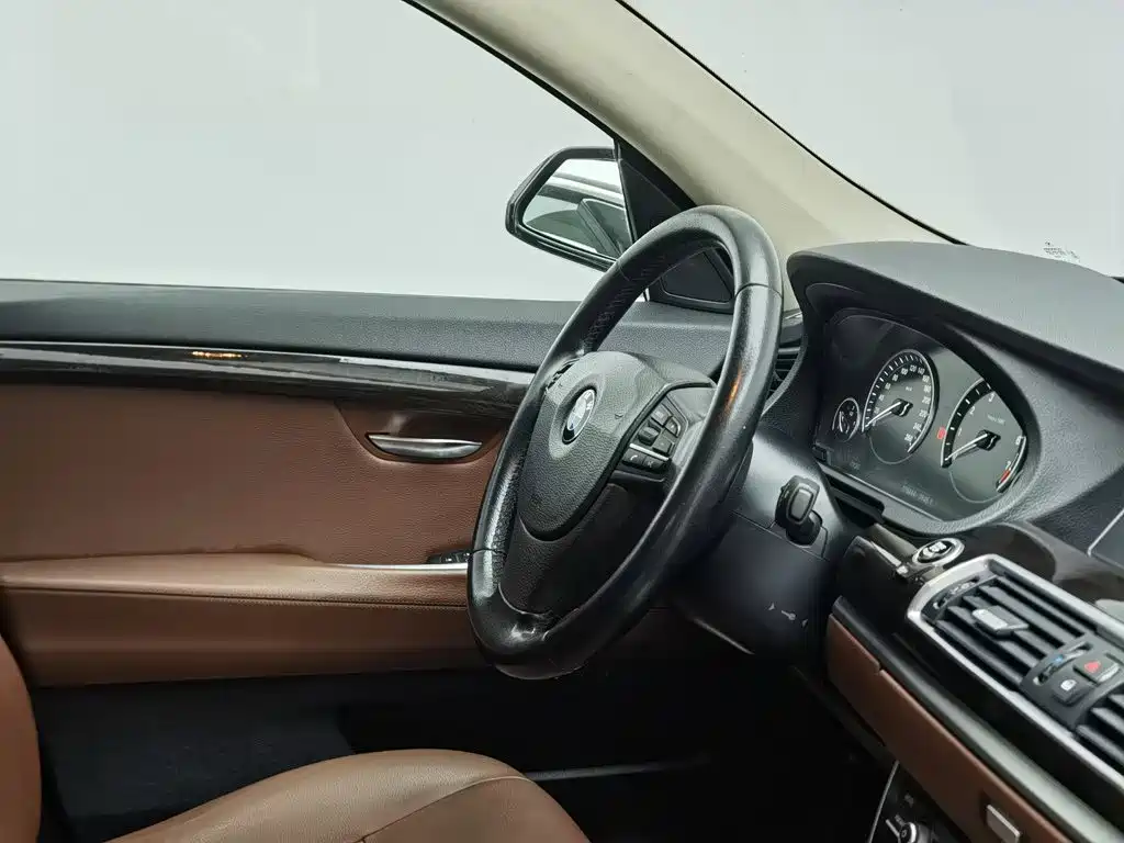 BMW 5 Series GT — миниатюра 22