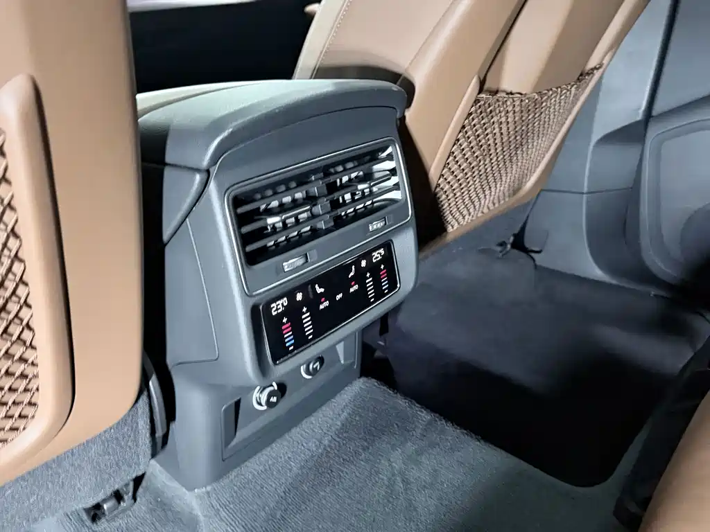 Audi Q7 — миниатюра 16