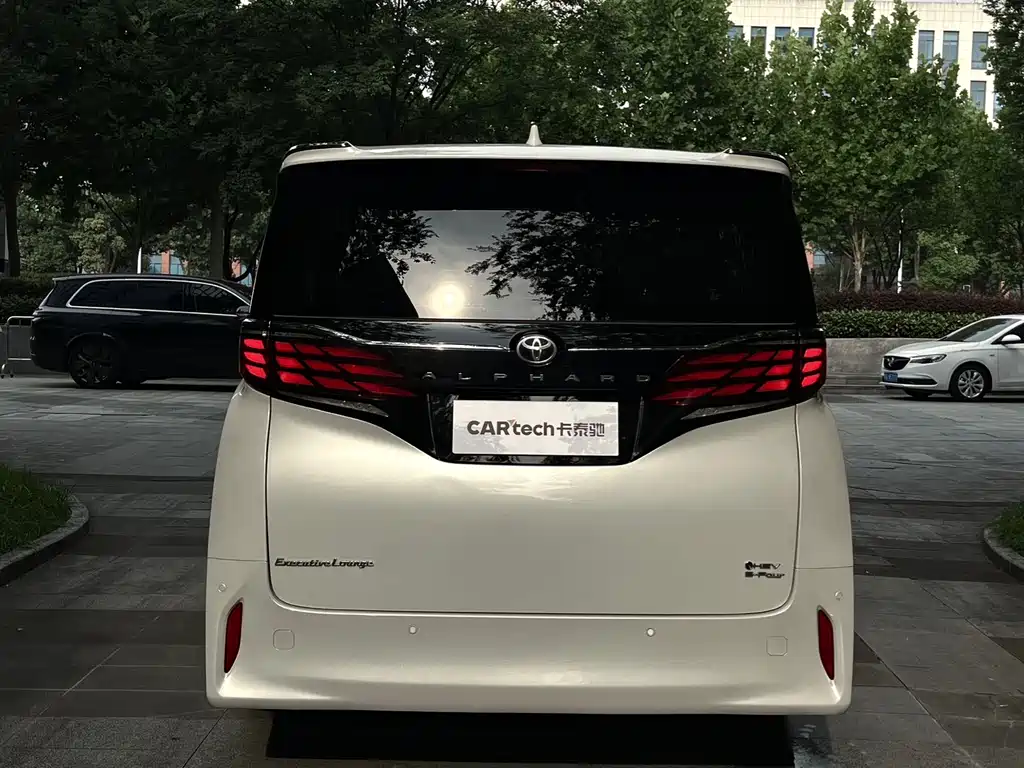 Toyota Alphard 2024 2.5L Luxury