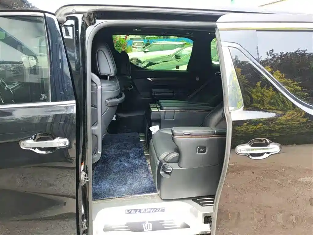 Toyota Vellfire 2023 2.5L HV