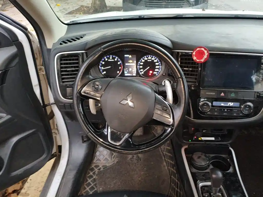 Mitsubishi Outlander — миниатюра 6
