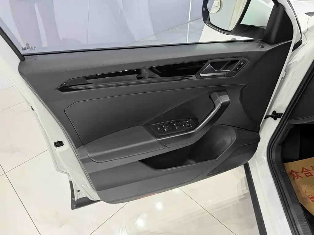 Volkswagen T-Roc 2022 280TSI DSG PLUS