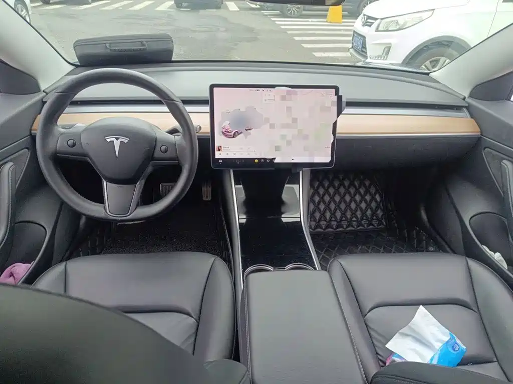 Tesla Model 3 — миниатюра 5