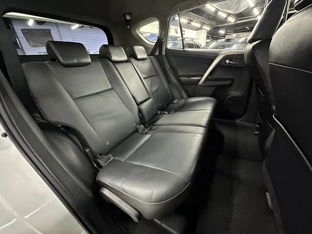 Toyota RAV4 — миниатюра 11