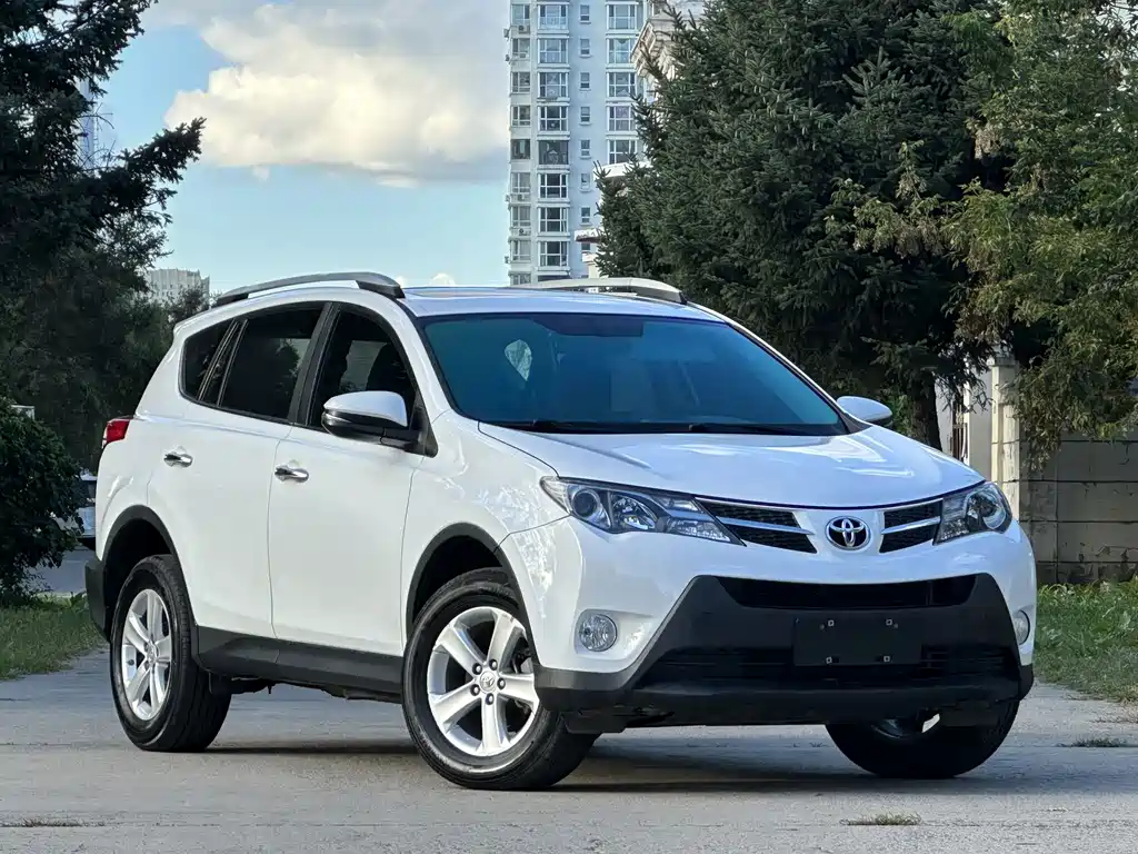 Toyota RAV4 — миниатюра 3