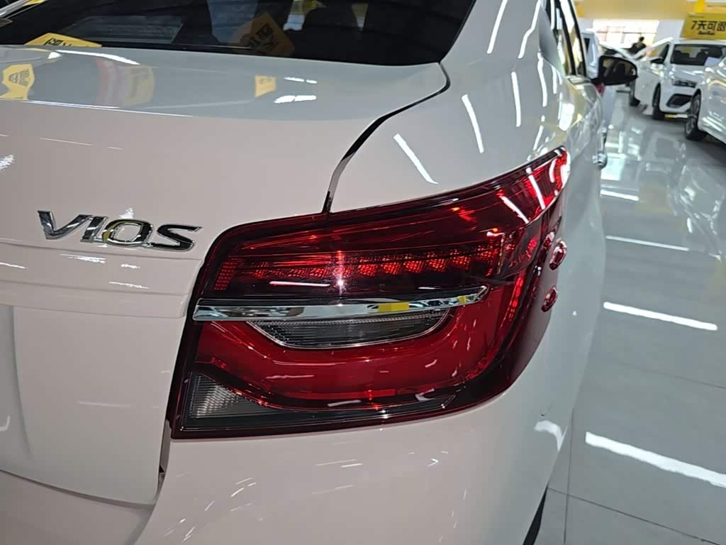 Toyota Vios 1.5 л 2023 г. Белый, пробег 45599 км