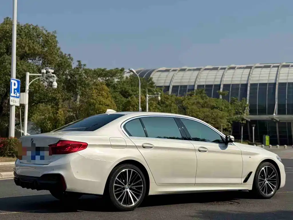 BMW 5 Series — миниатюра 6