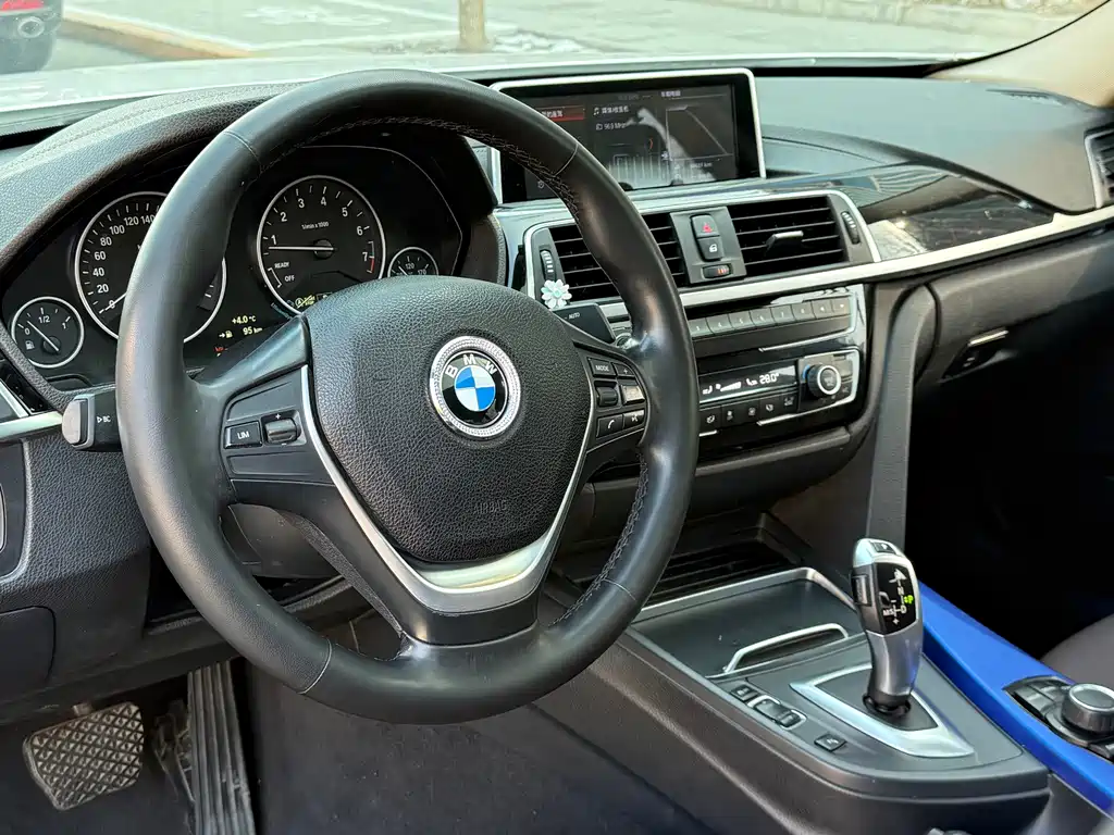 BMW 3 SERIES