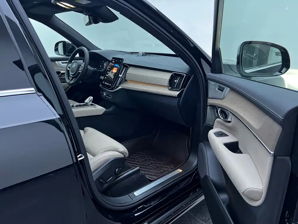 Volvo XC90 PHEV — миниатюра 17