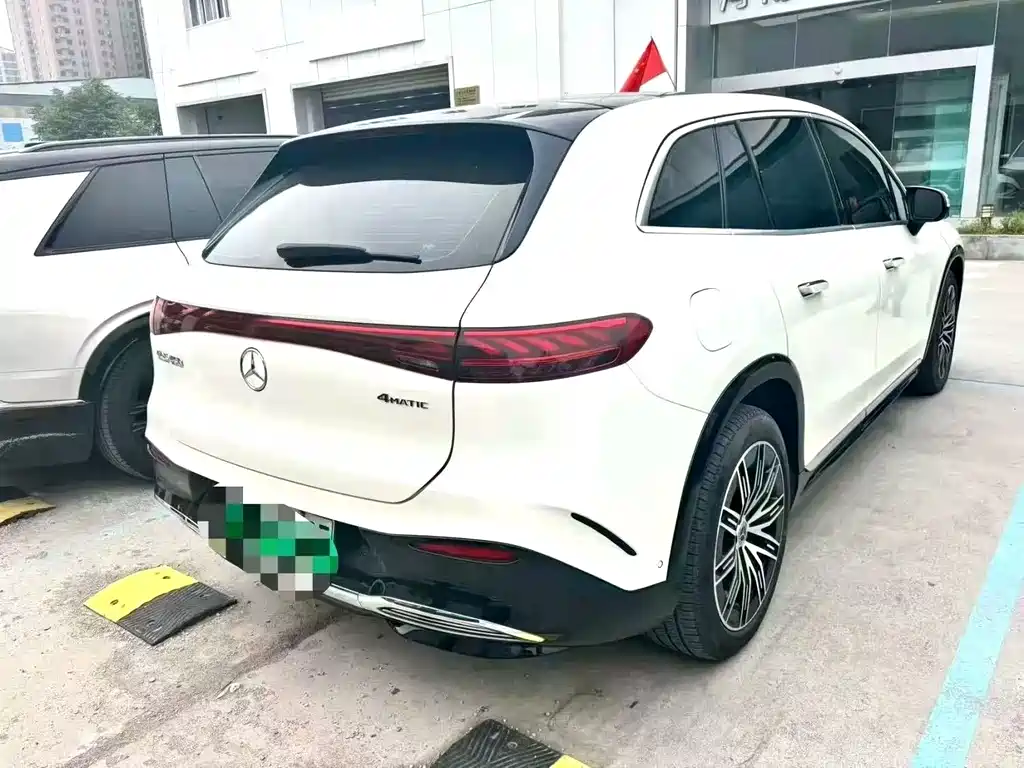 Mercedes-Benz EQS SUV — миниатюра 4