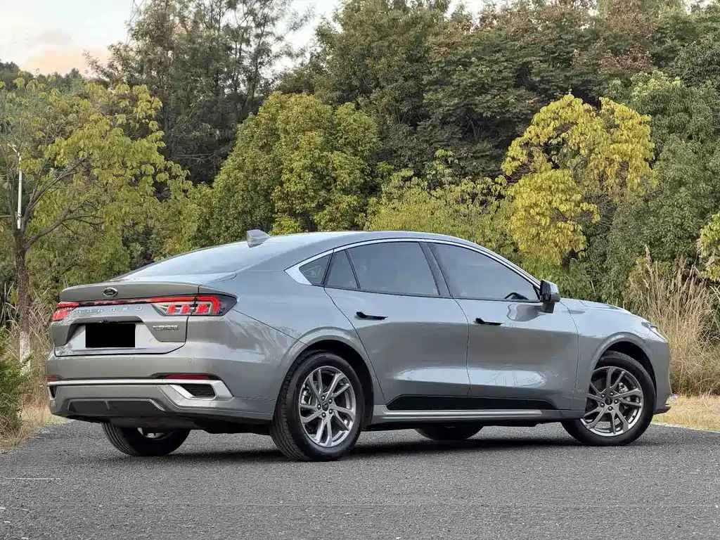 Ford Mondeo 2023 — фото 12