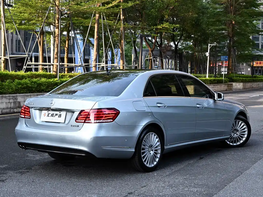 Mercedes-Benz E-Class — миниатюра 5