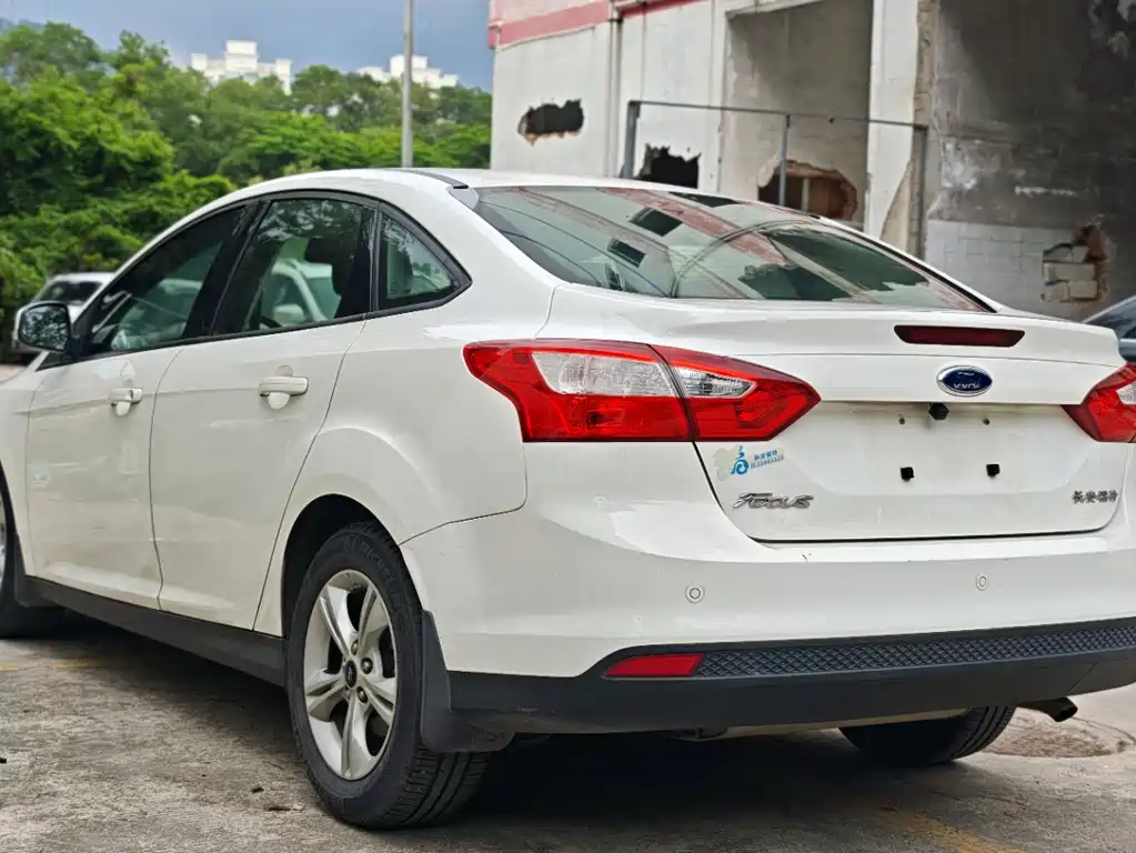 Ford Focus 2012 1.6L AT