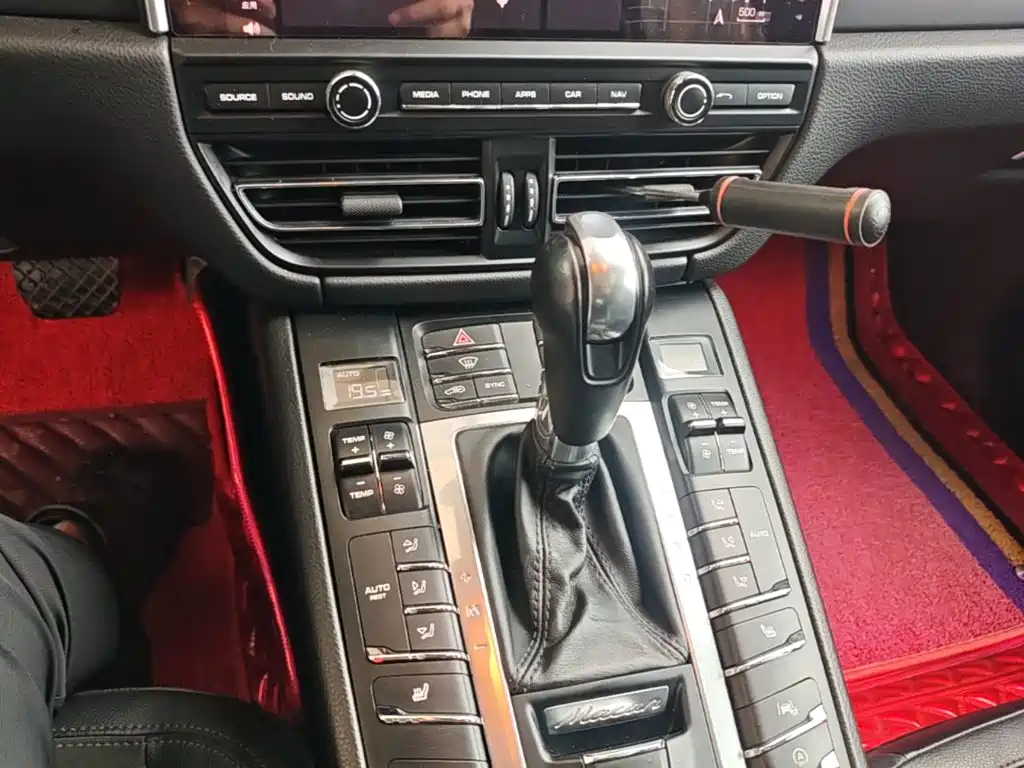 Porsche Macan — миниатюра 14